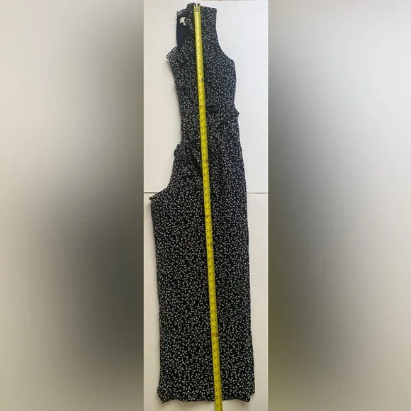 LOFT Outlet Floral Jumpsuit Size 8 Ruffle V-Neck Navy White Effortlessly chic✨ - Picture 12 of 16